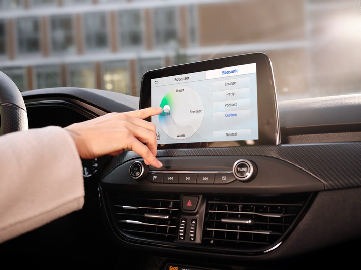 Ford und B&O Beosonic(TM) bieten perfekten Sound beim Autofahren dank intuitiv bedienbarer Touchscreen-Bedienoberfläche